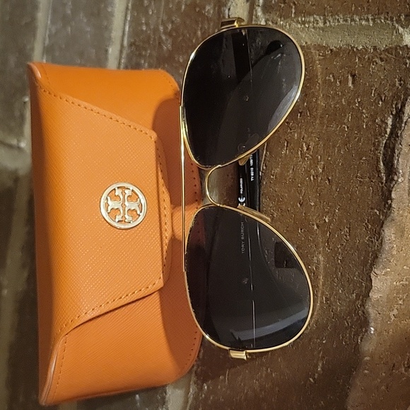 Tory Burch Accessories - Tory Burch Women's Aviator Gold Frame Sunglasses With Case